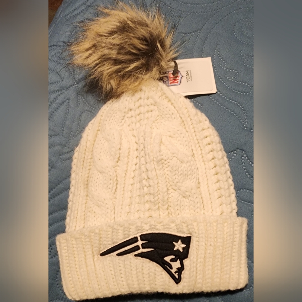 Kids White Knit Pom-Pom Beanie